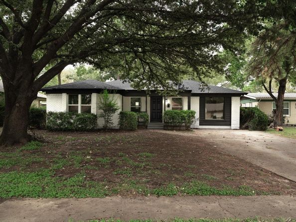 126 E Scotland Drive , Irving Texas 75062