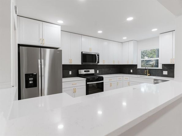 126 E Scotland Drive , Irving Texas 75062