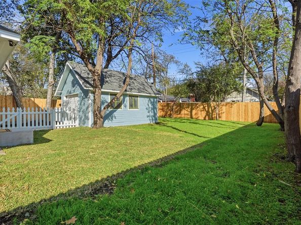 1817  5th Avenue , Fort Worth Texas 76110