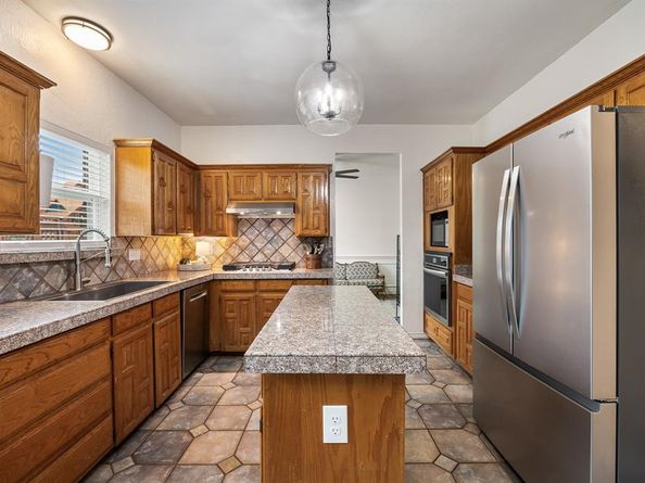 1091  Whispering Glen , Rockwall Texas 75087