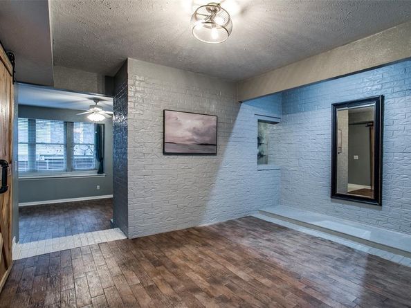 24  Oakbrook Drive , Lewisville Texas 75057