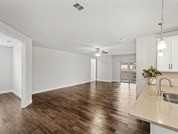 1735  Wittington Place  3402, Farmers Branch Texas 75234