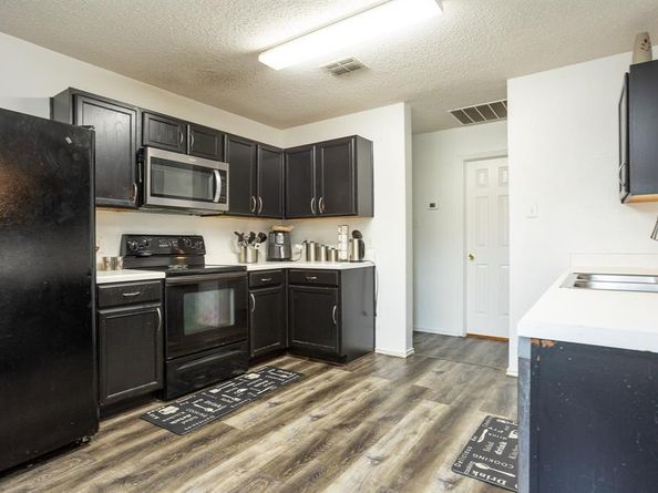 1512  Golden Grass Drive , Lancaster Texas 75134