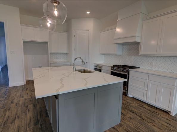 7231  VelvetLeaf  , Benbrook Texas 76126