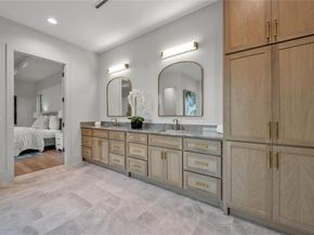 419 W Colorado Boulevard , Dallas Texas 75208