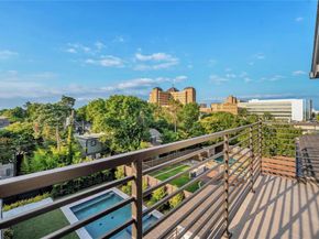 419 W Colorado Boulevard , Dallas Texas 75208