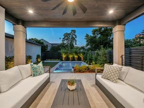 419 W Colorado Boulevard , Dallas Texas 75208