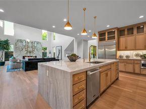 419 W Colorado Boulevard , Dallas Texas 75208