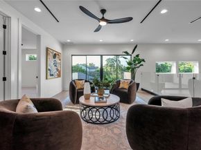 419 W Colorado Boulevard , Dallas Texas 75208