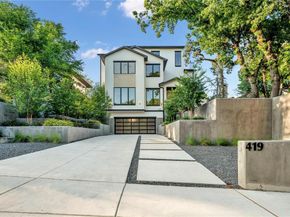 419 W Colorado Boulevard , Dallas Texas 75208