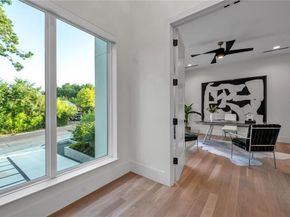 419 W Colorado Boulevard , Dallas Texas 75208