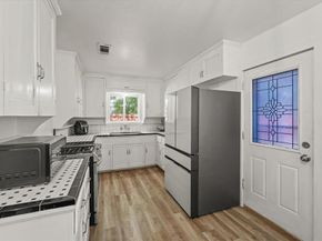 1207  Engle Avenue , Dallas Texas 75224