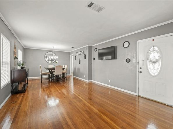 1207  Engle Avenue , Dallas Texas 75224