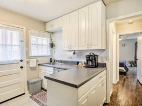 404 N Montreal Avenue , Dallas Texas 75208