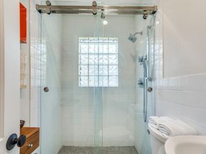 404 N Montreal Avenue , Dallas Texas 75208