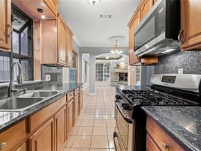 606 W Pembroke Avenue , Dallas Texas 75208