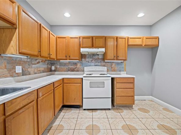 606 W Pembroke Avenue , Dallas Texas 75208