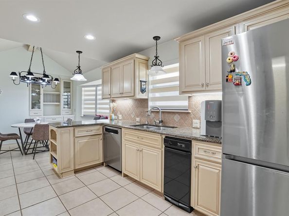 2517  Willowgate Lane , Carrollton Texas 75006