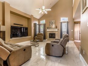 611  Laura Lane , Grand Prairie Texas 75052