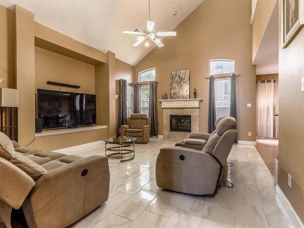 611  Laura Lane , Grand Prairie Texas 75052