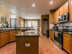 611  Laura Lane , Grand Prairie Texas 75052