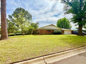 1800  Southridge Drive , Denton Texas 76205