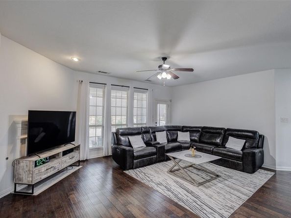 2529  Louis Lane , Lewisville Texas 75056