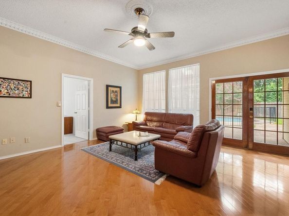 2105  Sleepy Hollow Drive , Arlington Texas 76006