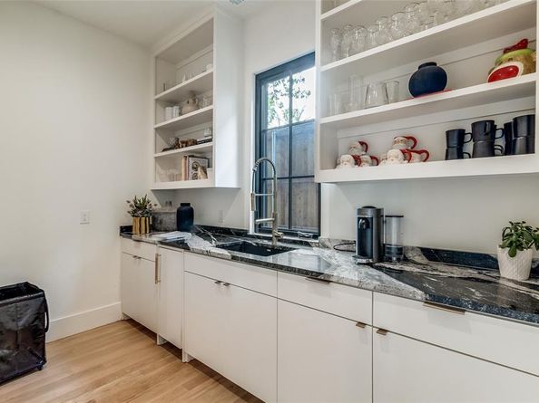 7122  Lakewood Boulevard , Dallas Texas 75214