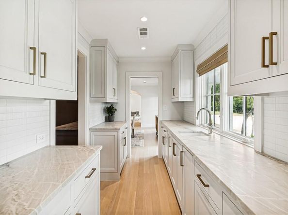 5111  Meaders Lane , Dallas Texas 75229