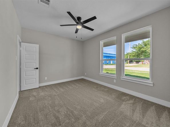 225  Nw 16th Street , Grand Prairie Texas 75050