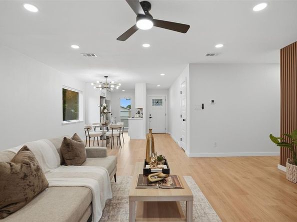 2916  Rayswood Drive , Carrollton Texas 75007