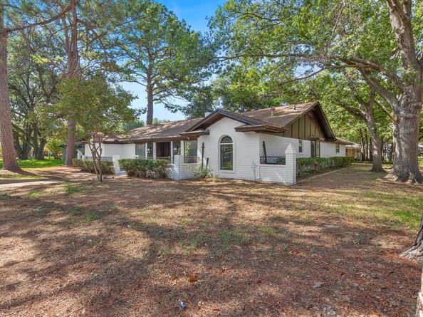 1800  Bois D ARC Drive , Arlington Texas 76013