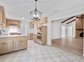 1800  Bois D ARC Drive , Arlington Texas 76013