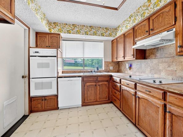 304  Shady Lane , Azle Texas 76020