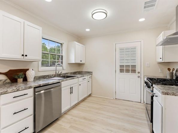 4121  Alamo Avenue , Fort Worth Texas 76107