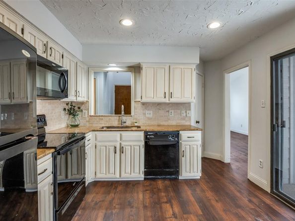 17490  Meandering Way  2203, Dallas Texas 75252
