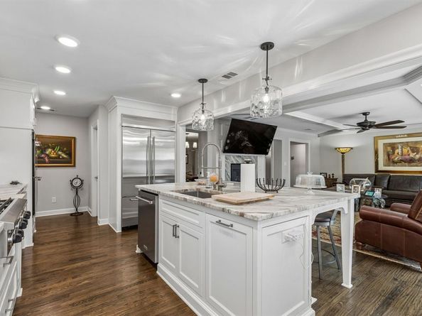 5712  Ridgetown Circle , Dallas Texas 75230