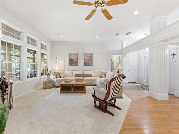 201  Coach House Circle , Fort Worth Texas 76108