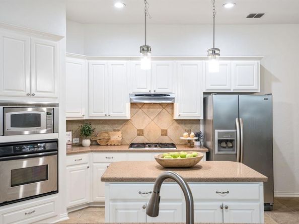 804  SWORD BRIDGE Drive , Lewisville Texas 75056