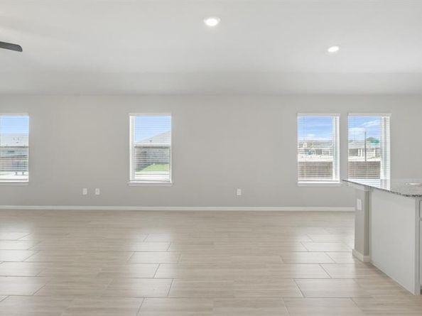 545  STERLING THICKET Lane , Denton Texas 76259