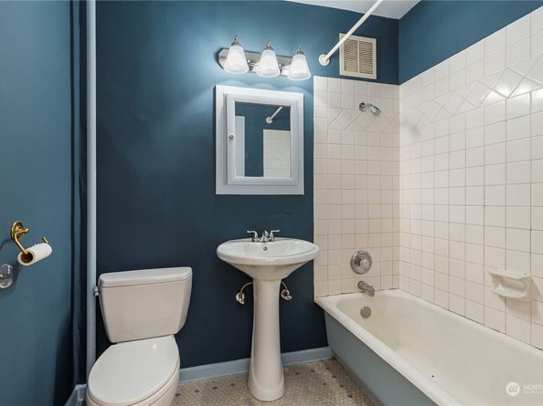 321 Boylston Avenue E 202, Seattle WA 98102