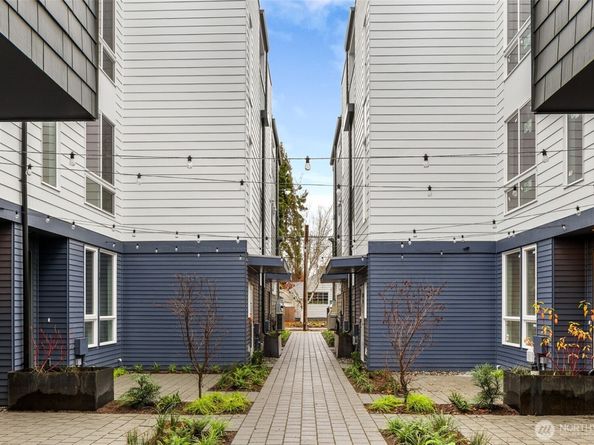 8045 E Mary Avenue NW, Seattle WA 98117