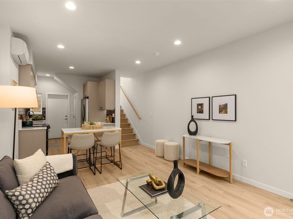 8045 E Mary Avenue NW, Seattle WA 98117