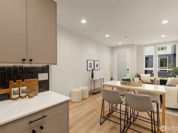 8045 E Mary Avenue NW, Seattle WA 98117