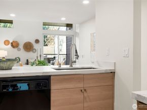 6439 139th Avenue NE 19, Redmond WA 98052