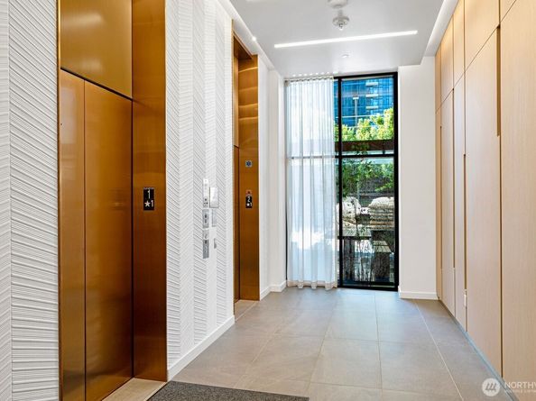 10232 NE 10th Street 1207, Bellevue WA 98004