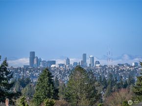 Undisclosed Address #2476214, Clyde Hill WA 98004