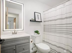 595 Newport Way NW C4, Issaquah WA 98027