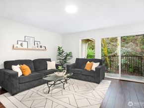 595 Newport Way NW C4, Issaquah WA 98027